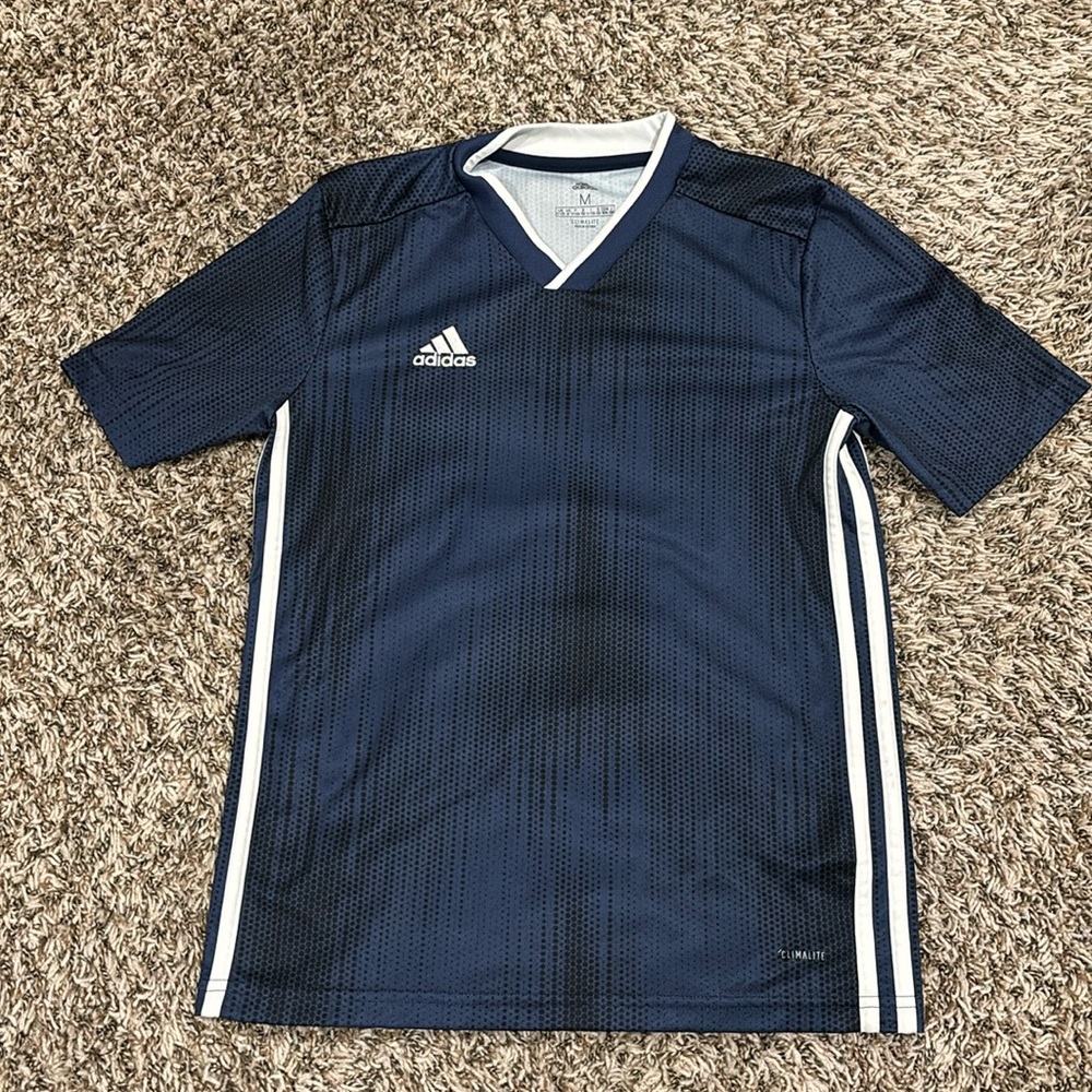 Boys adidas v-neck climalite performance T-shirt - M